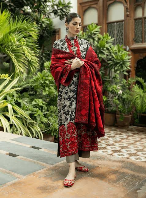 SAPPHIRE -3PC KARANDI Bana Dori Printed Shirt With Printed Duppta DF-KR-06