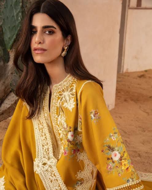 ASIM JOFA  D#109 – 3PC Luxury Lawn with  Dupatta