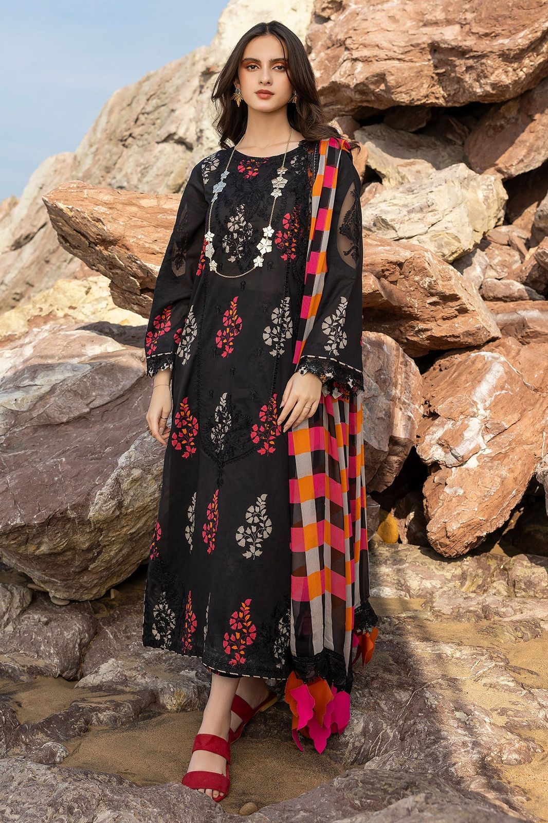 SAPPHIRE -3PC KARANDI  Bana Dori Printed  Shirt With Printed Duppta DF-KR-37
