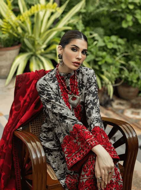 SAPPHIRE -3PC KARANDI  Bana Dori Printed  Shirt With Printed Duppta DF-KR-06