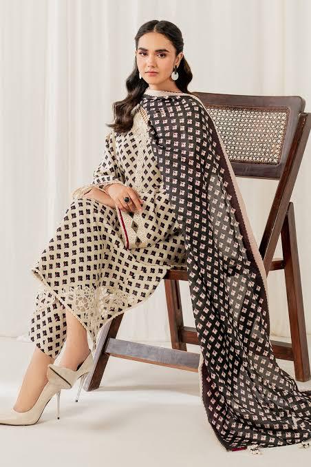 SAPPHIRE -3PC KARANDI  Bana Dori Printed  Shirt With Printed Duppta DF-KR-14